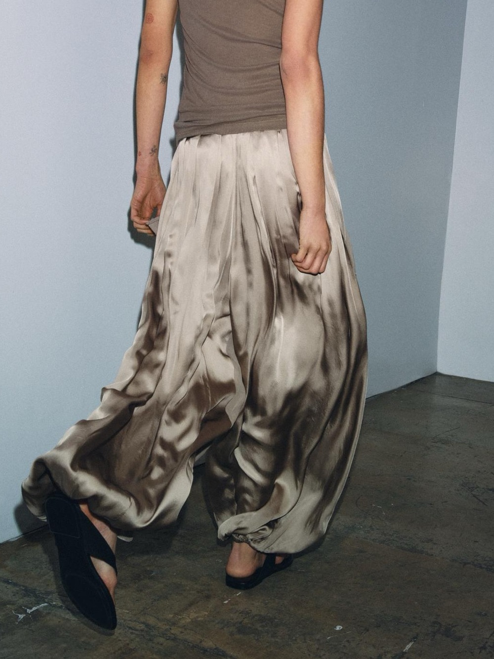 ZW COLLECTION RUFFLED BLOOMER PANTS
Zara Taupe Wide-Leg Draped Pants - Picture 3 of 9